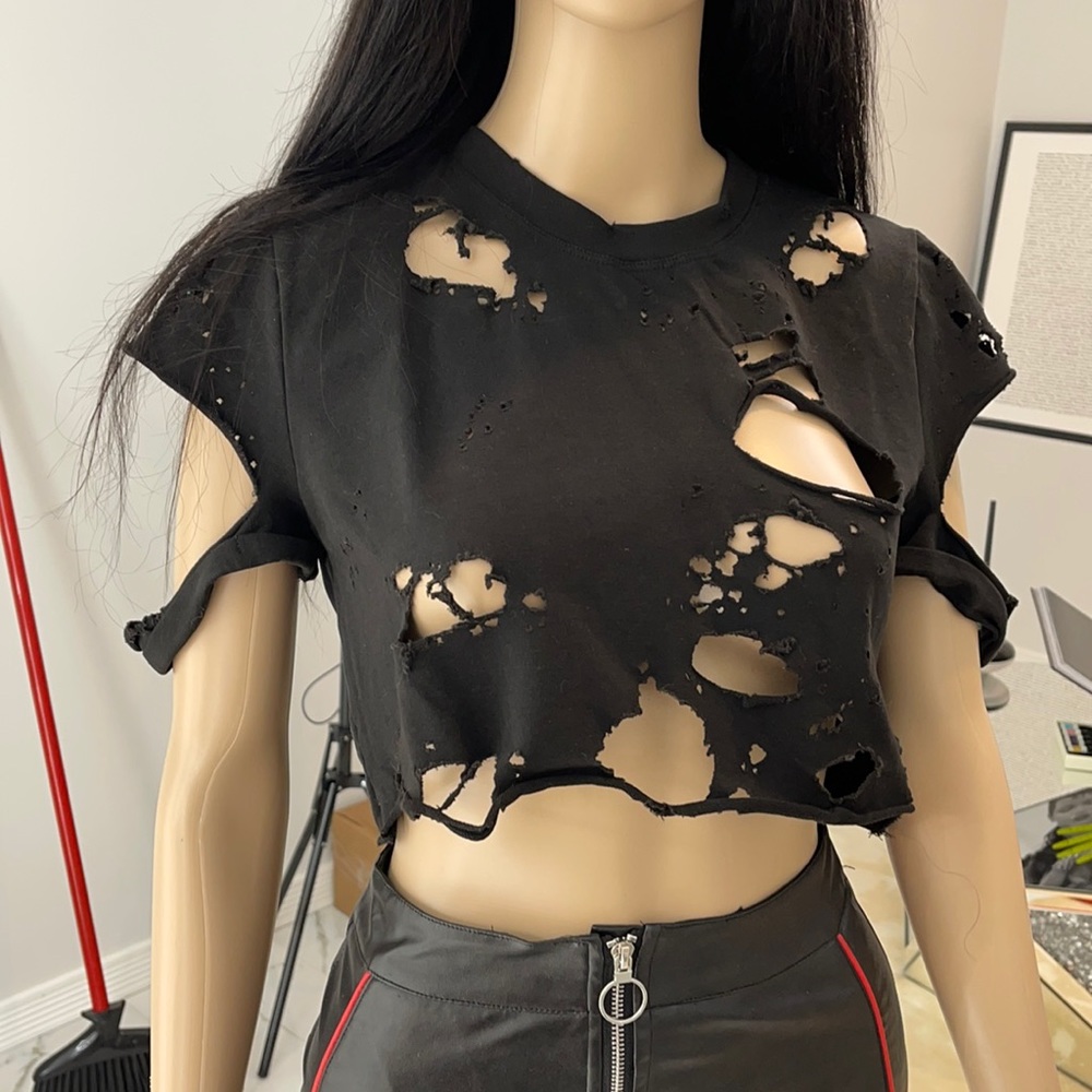 Black destroyed crop tee